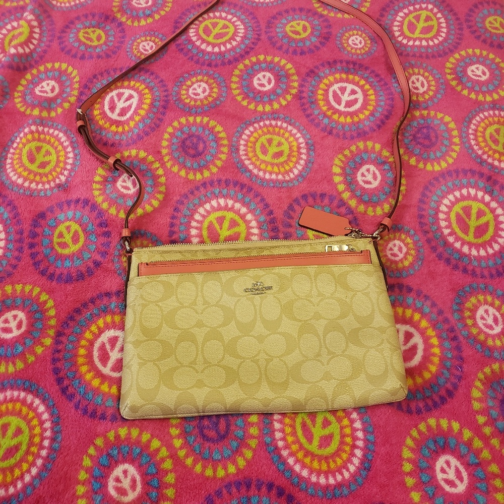 Coach crossbody with detachablezipper compartment